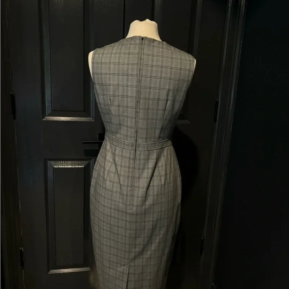 Ted Baker Gray Sleeveless V-Neck Sheath Midi Dress - Picture 3 of 4